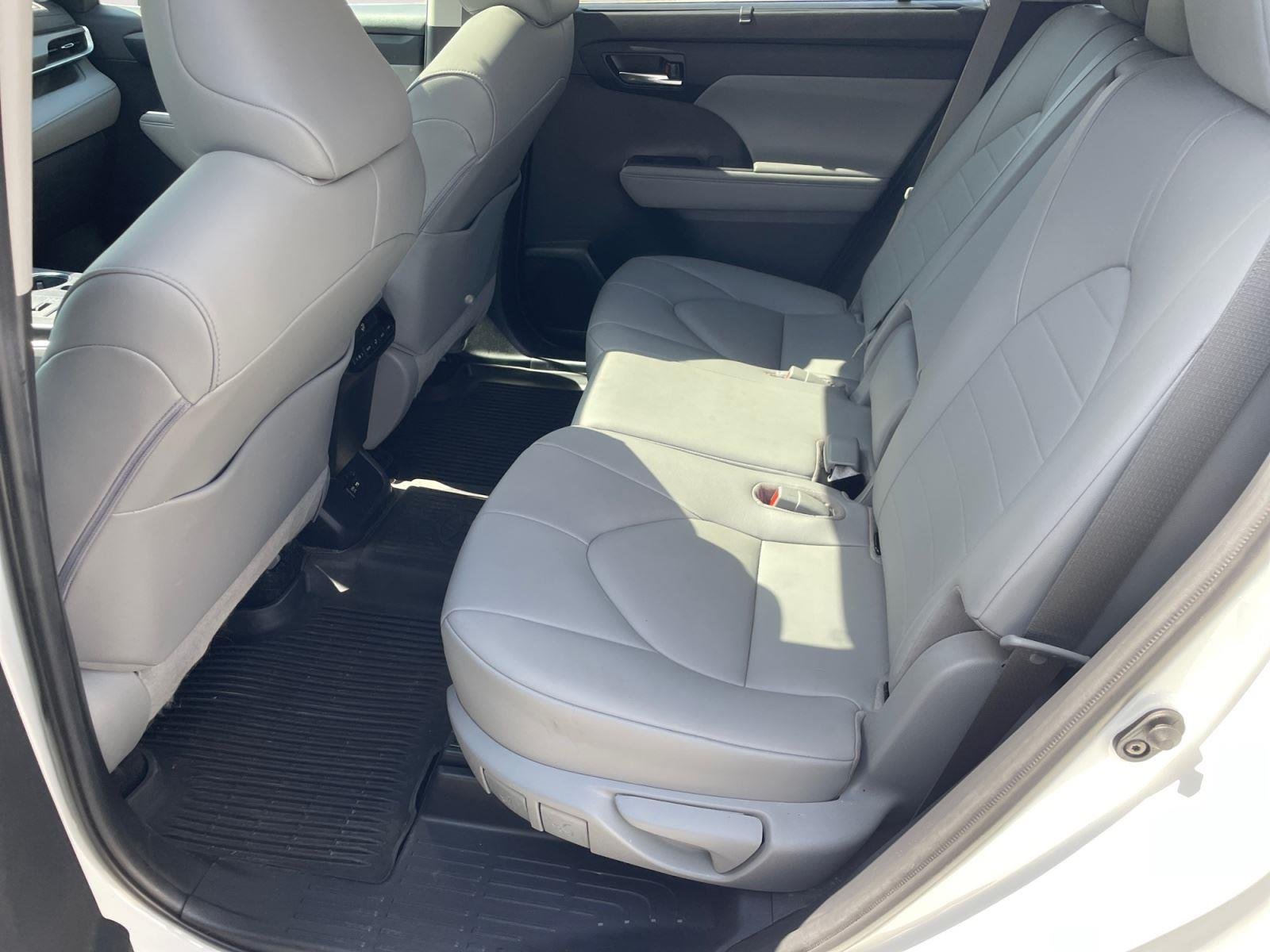 Used 2020 Blizzard Pearl Toyota XLE image 13