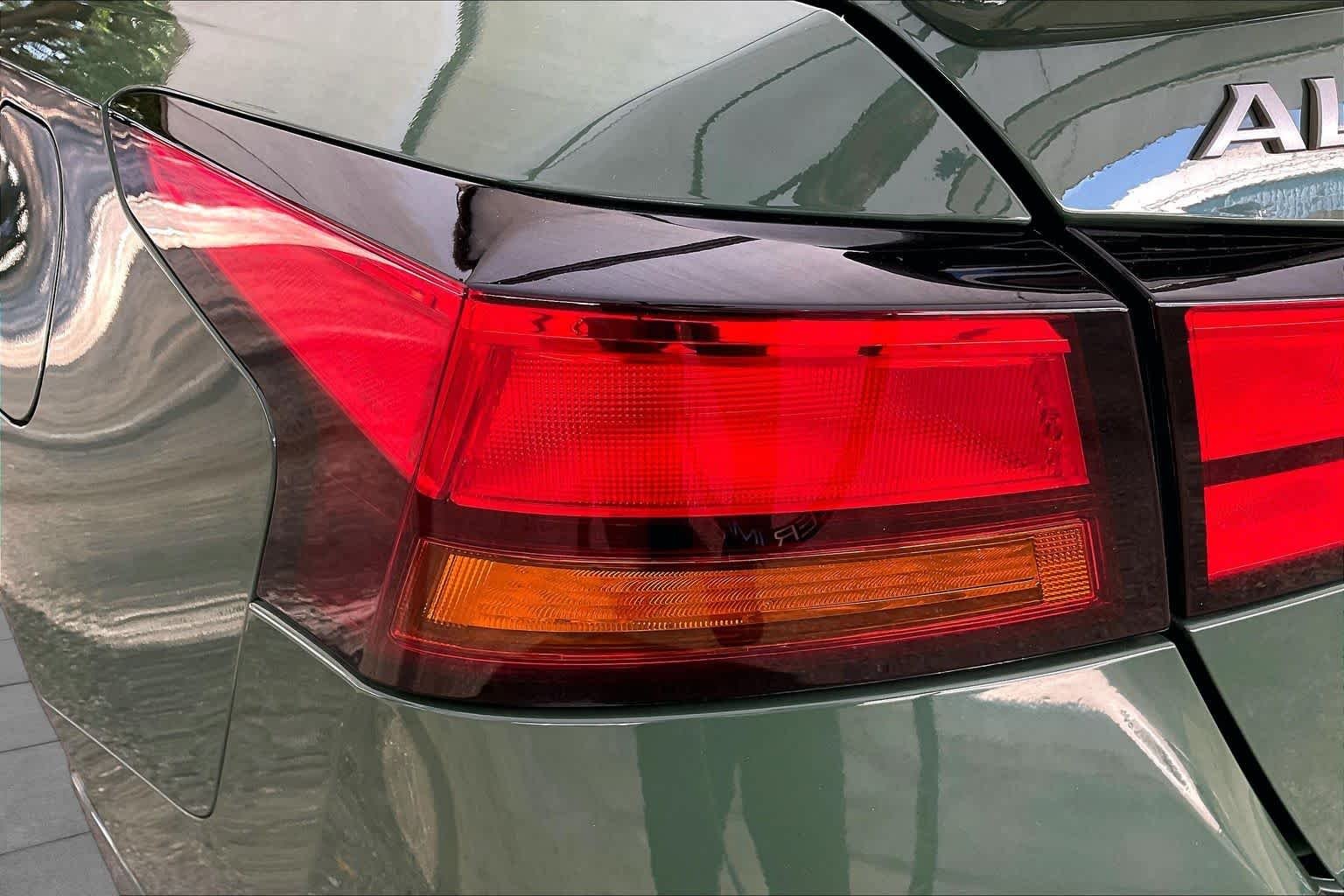 2025 Nissan Altima SR - Photo 28