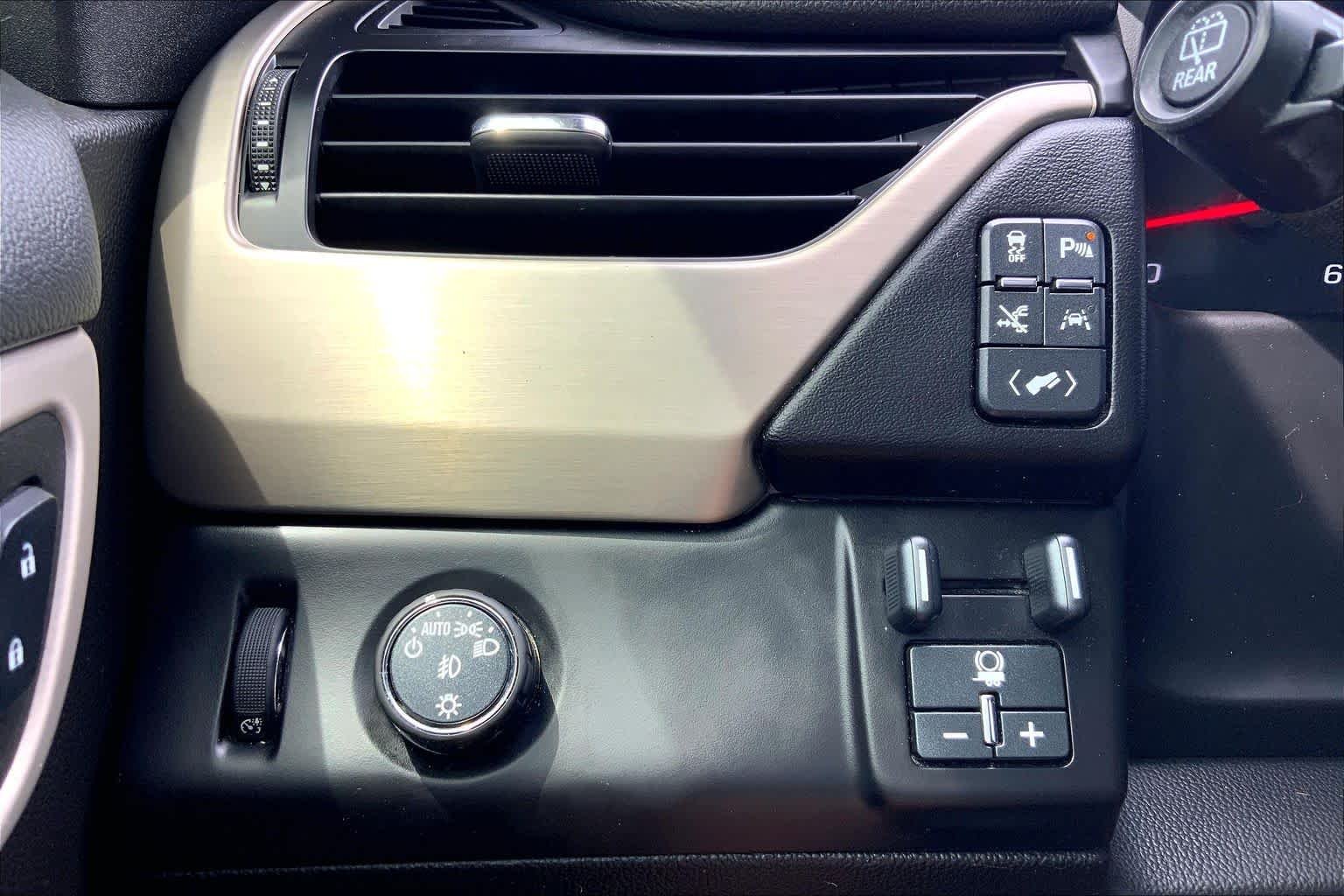 Used 2016 Quicksilver Metallic GMC Denali image 33