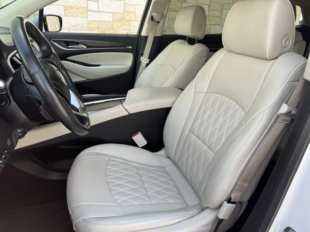 Used 2023 White Buick Avenir image 27