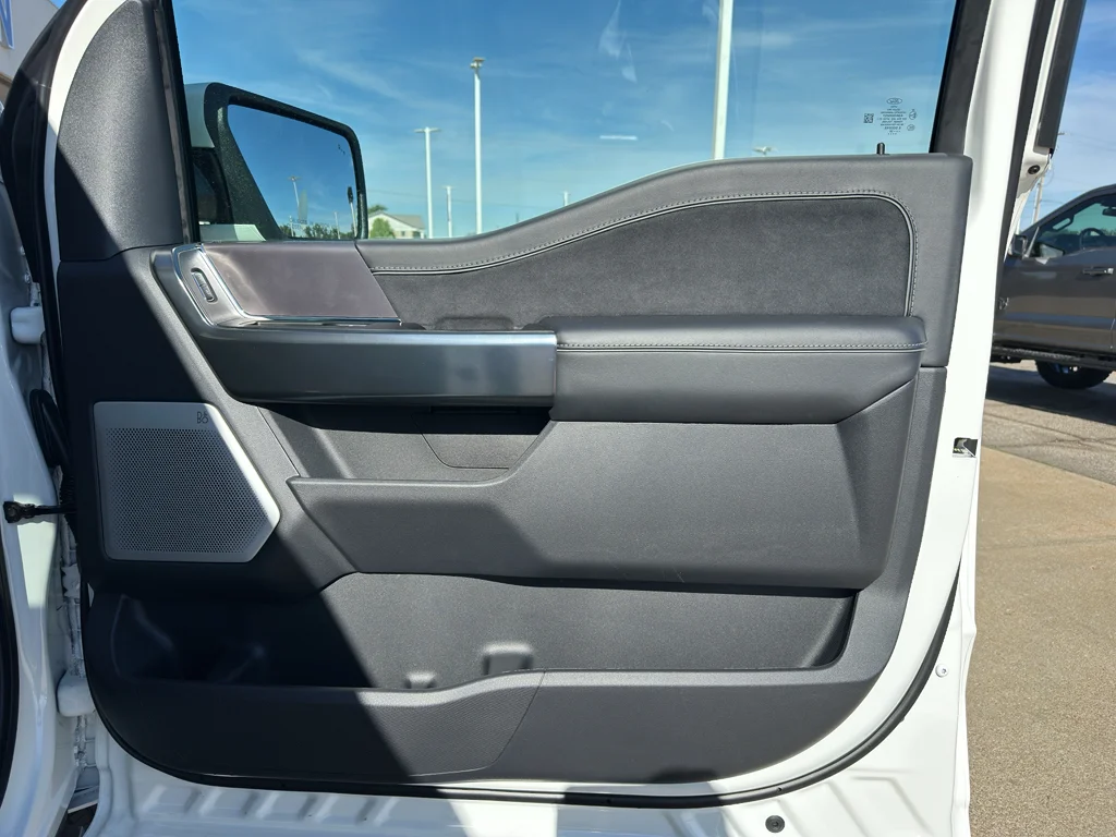 New 2026 Star White Metallic Tri-Coat Ford Platinum® image 35