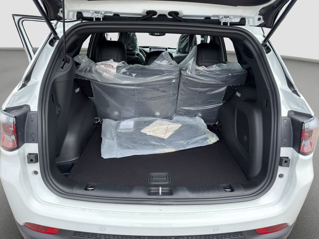 New 2026 Bright White Clear-Coat Exterior Paint Jeep Limited image 20