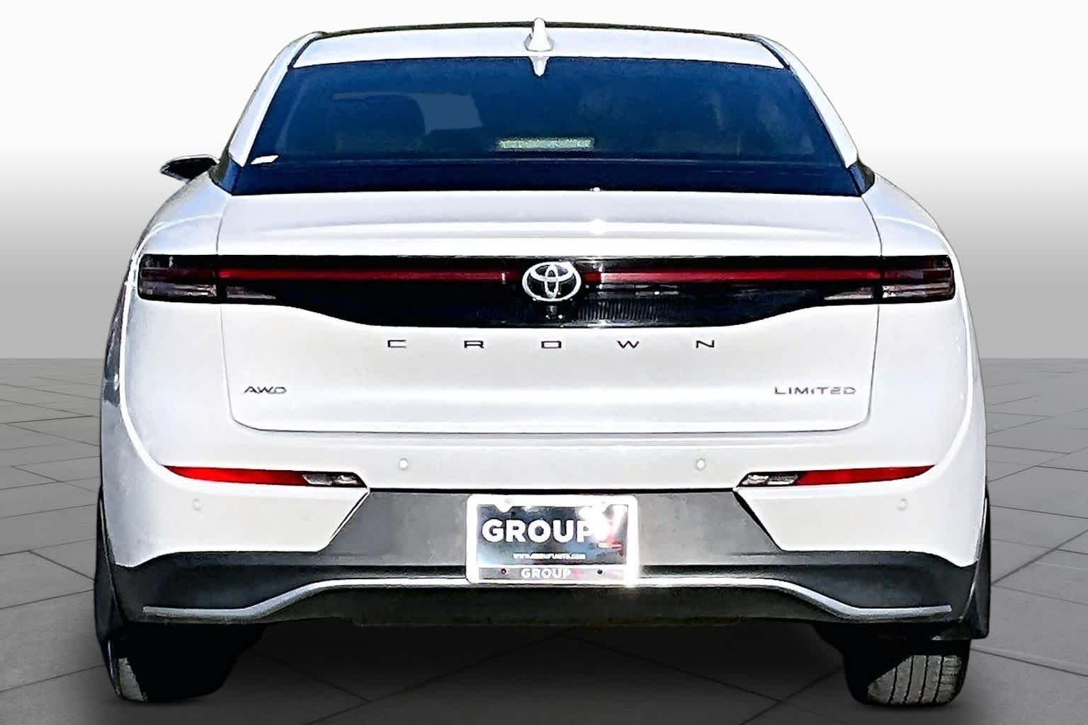 Used 2023 Oxygen White Toyota Limited image 5