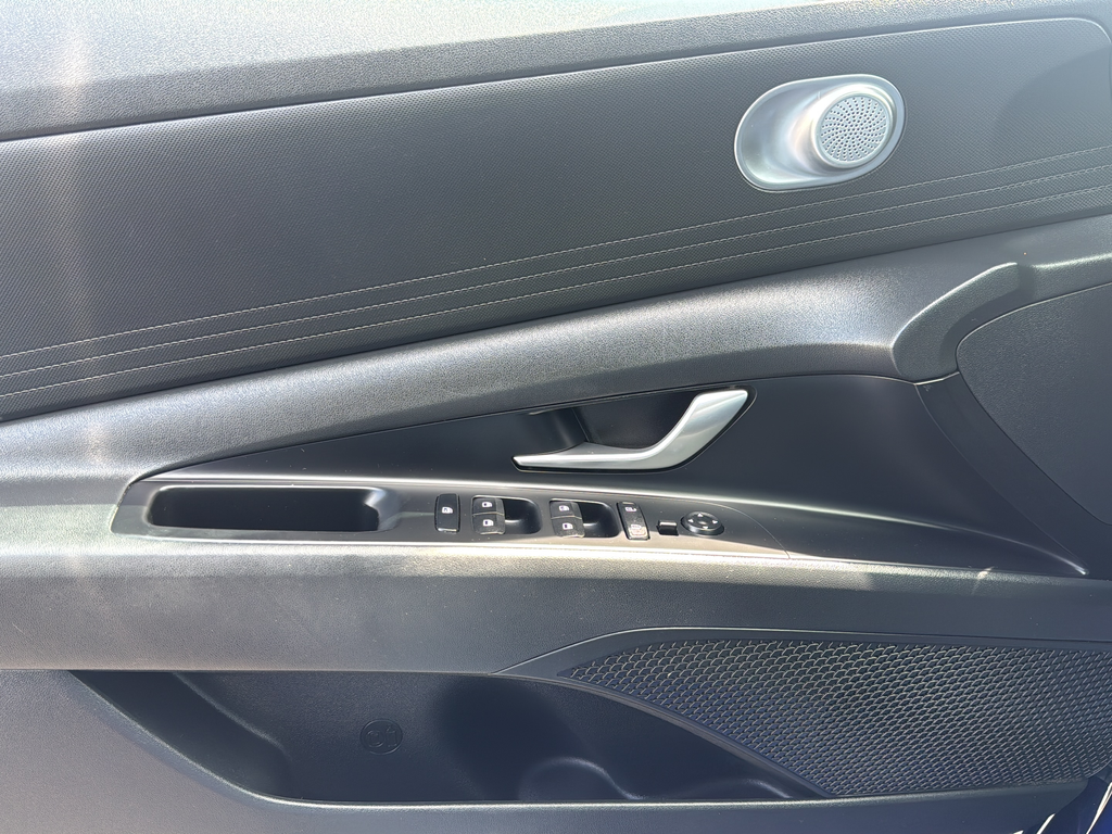 Used 2021 Blue Hyundai SE image 26