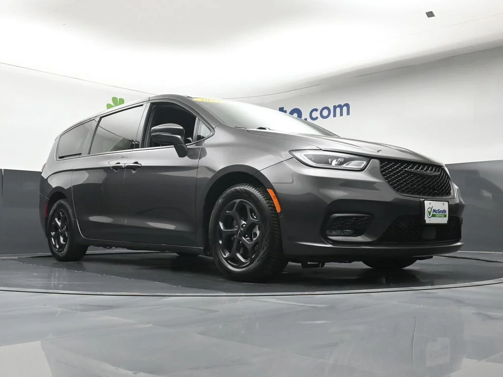 Certified Used 2022 Gray Chrysler Touring L image 27