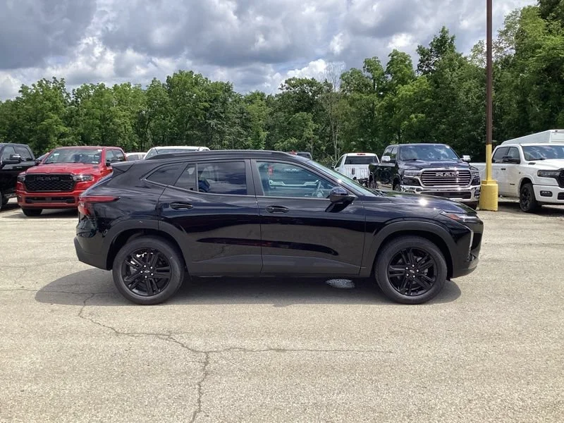 New 2026 Mosaic Black Metallic Chevrolet ACTIV image 8