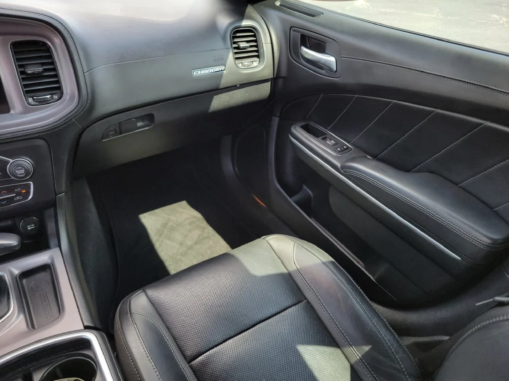 Used 2023 Orange Dodge SXT image 19