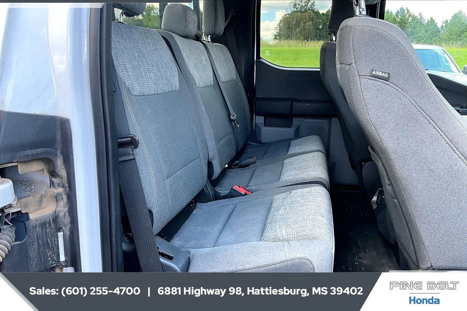 Used 2023 Oxford White Ford XLT image 3