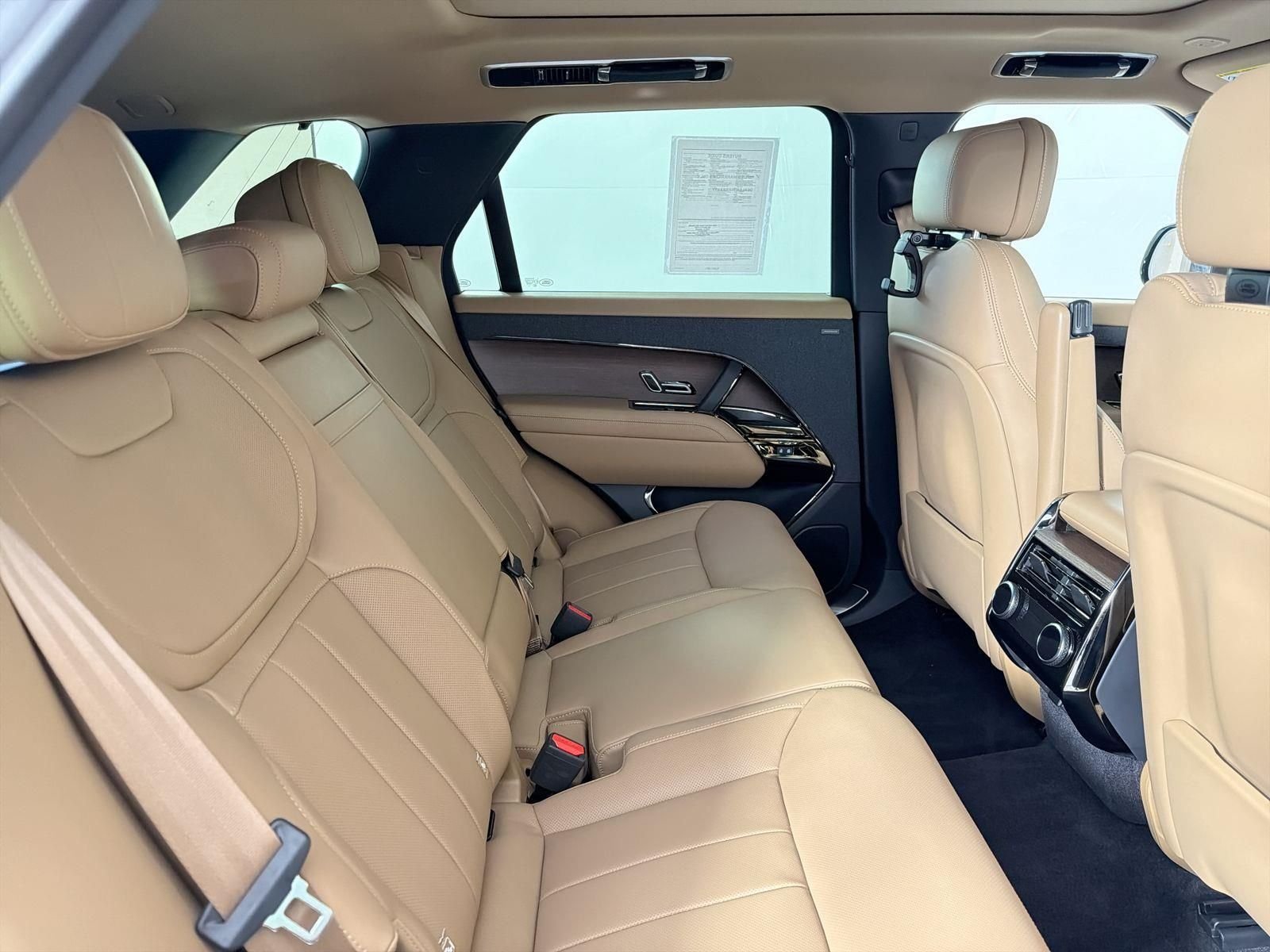 Used 2024 Fuji White Land Rover SE image 31