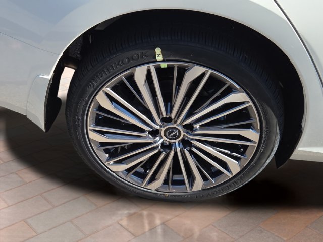 New 2026 White Nissan 2.5 SV image 4