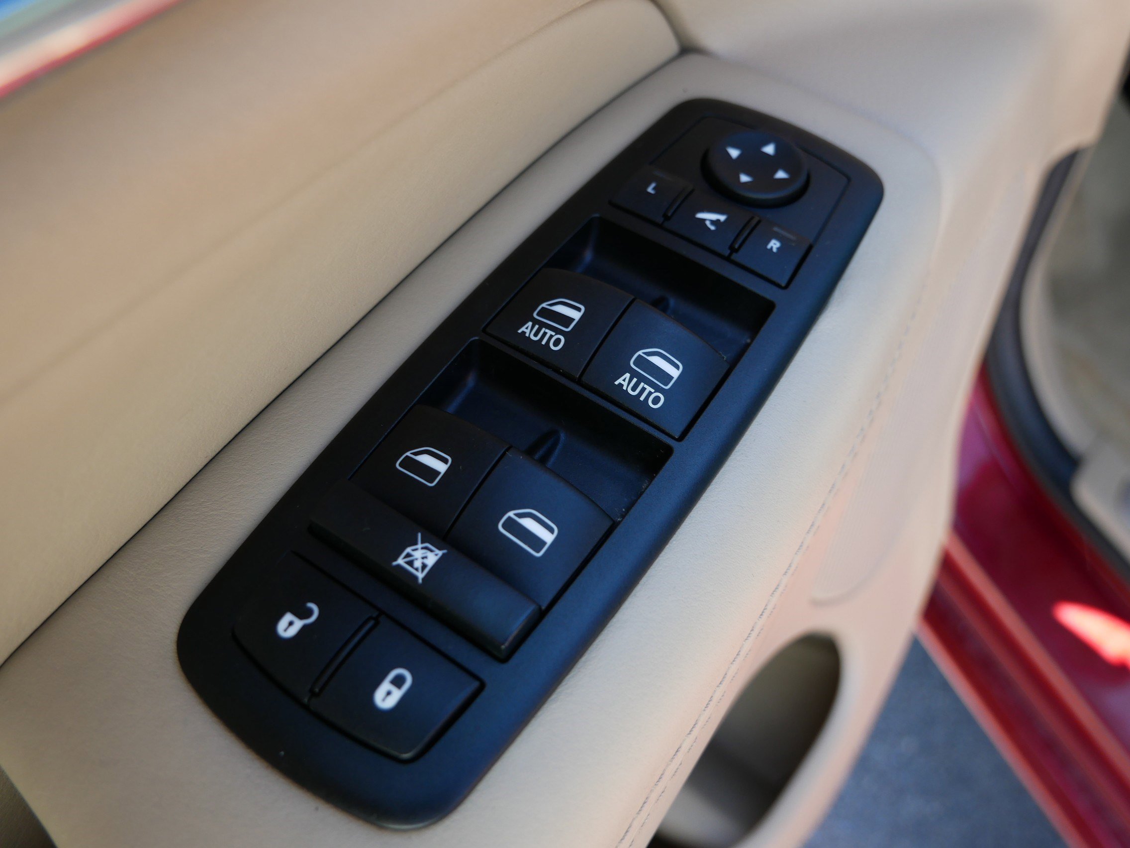 2014 Jeep Grand Cherokee Overland - Photo 19
