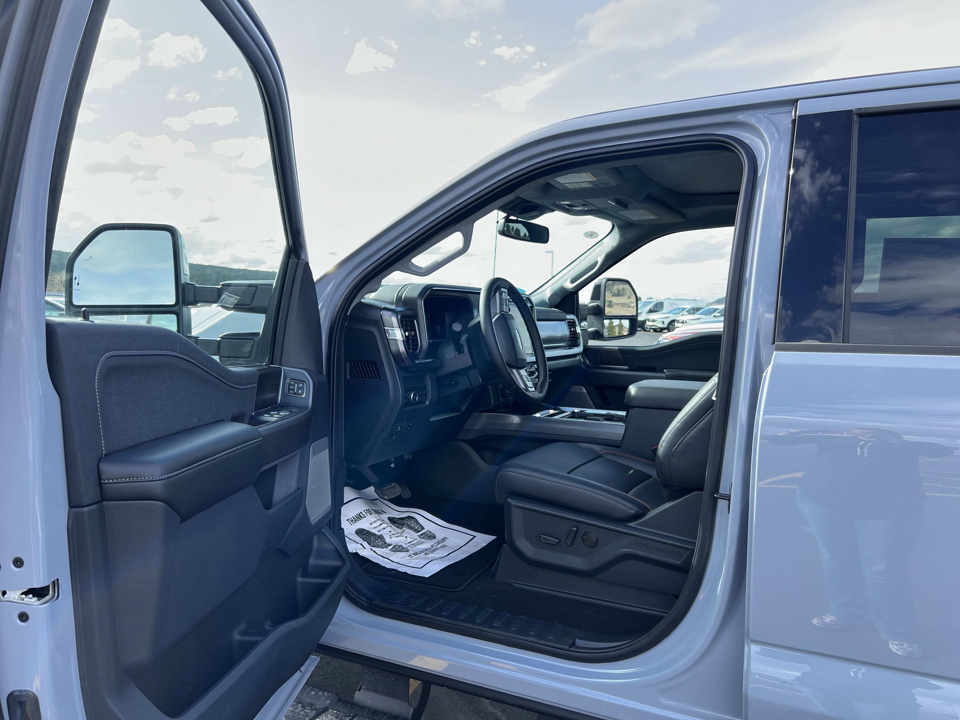 2025 Ford F-350 Super Duty Lariat - Photo 13