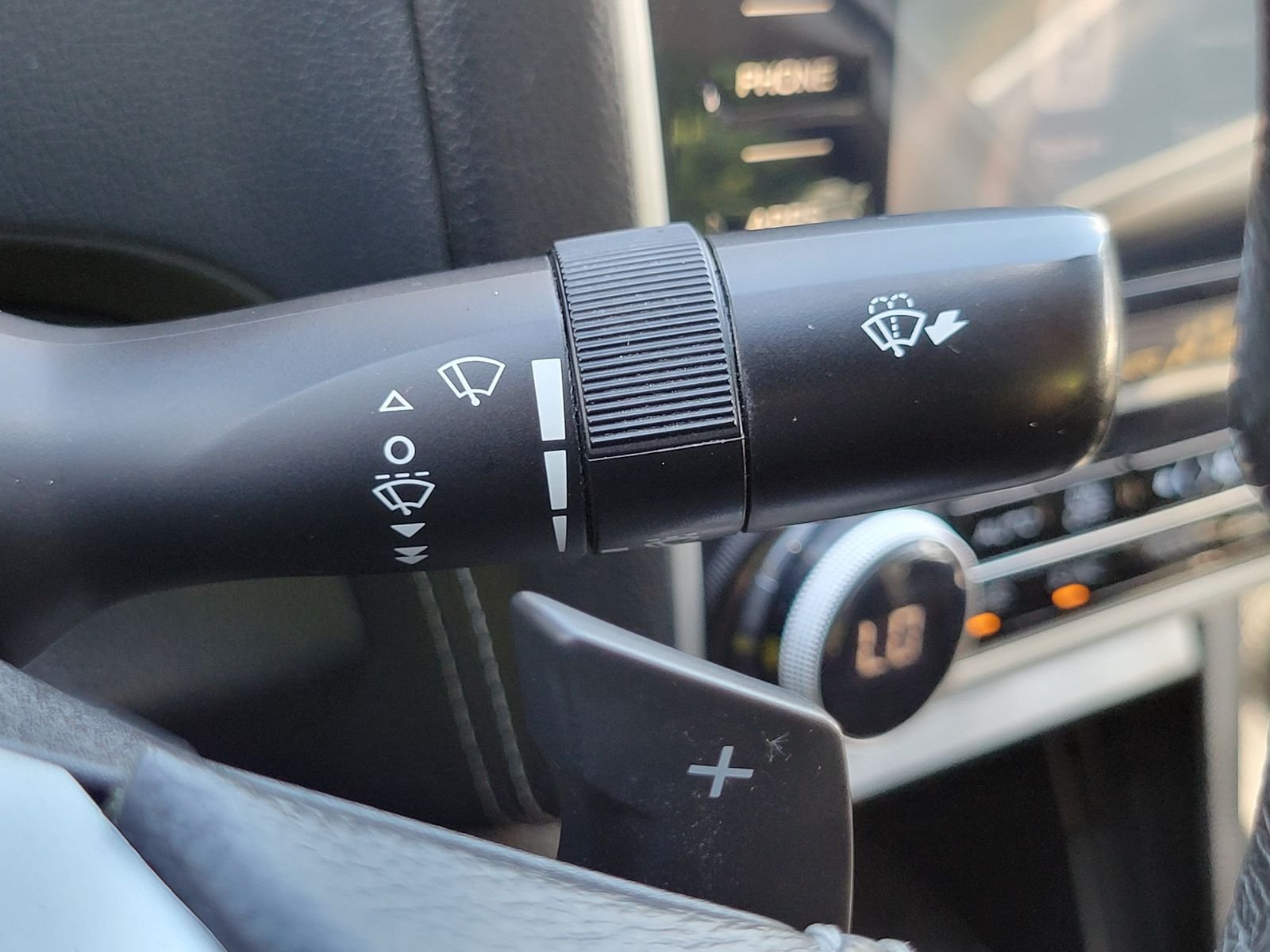 Used 2018 White Subaru 2.5i image 17