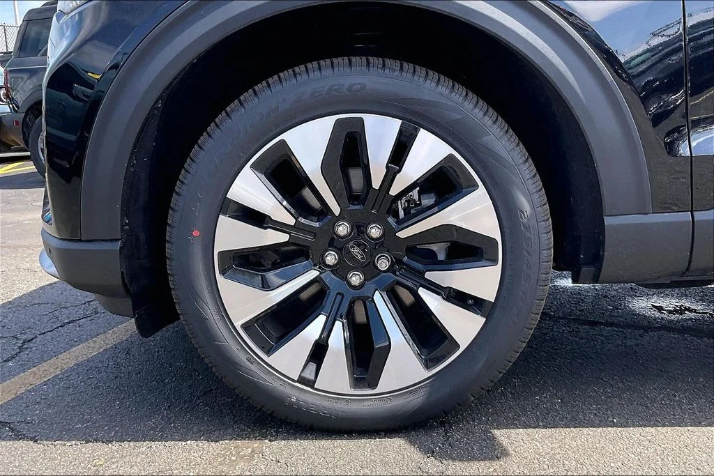 New 2026 Agate Black Metallic Ford Platinum™ image 4