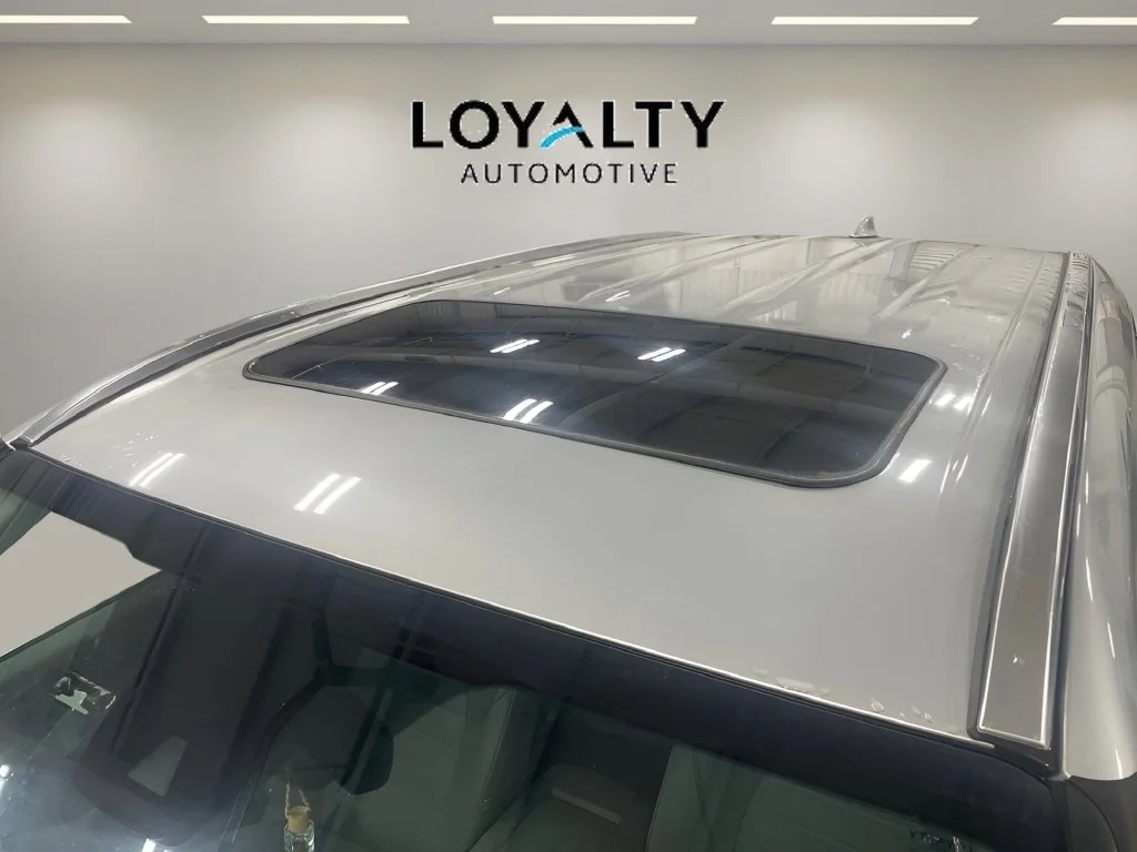 Used 2020 Silver Toyota XLE image 28