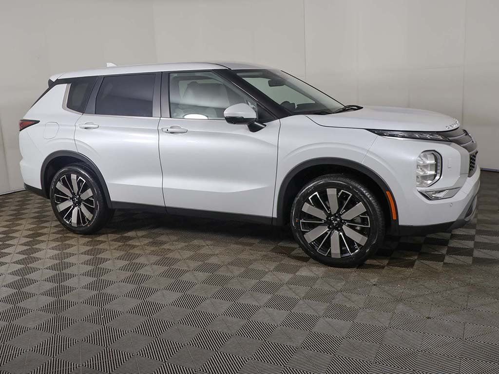 New 2026 White Mitsubishi SE 1.5T S-AWC image 20