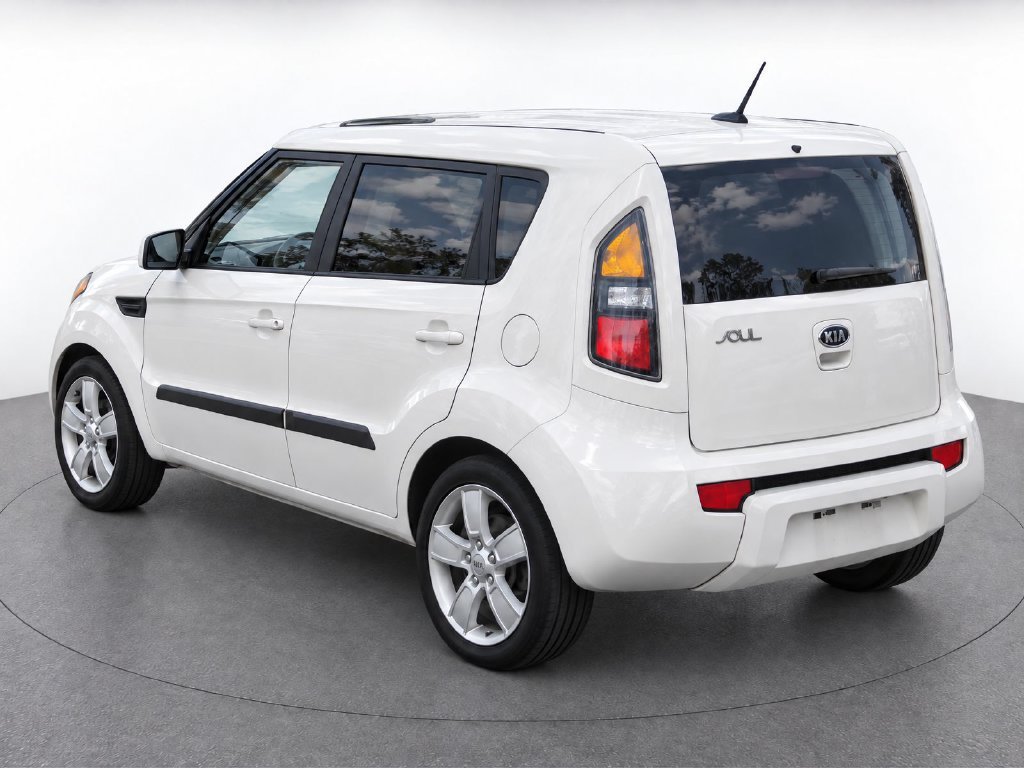 Used 2011 Beige Kia Exclaim image 3