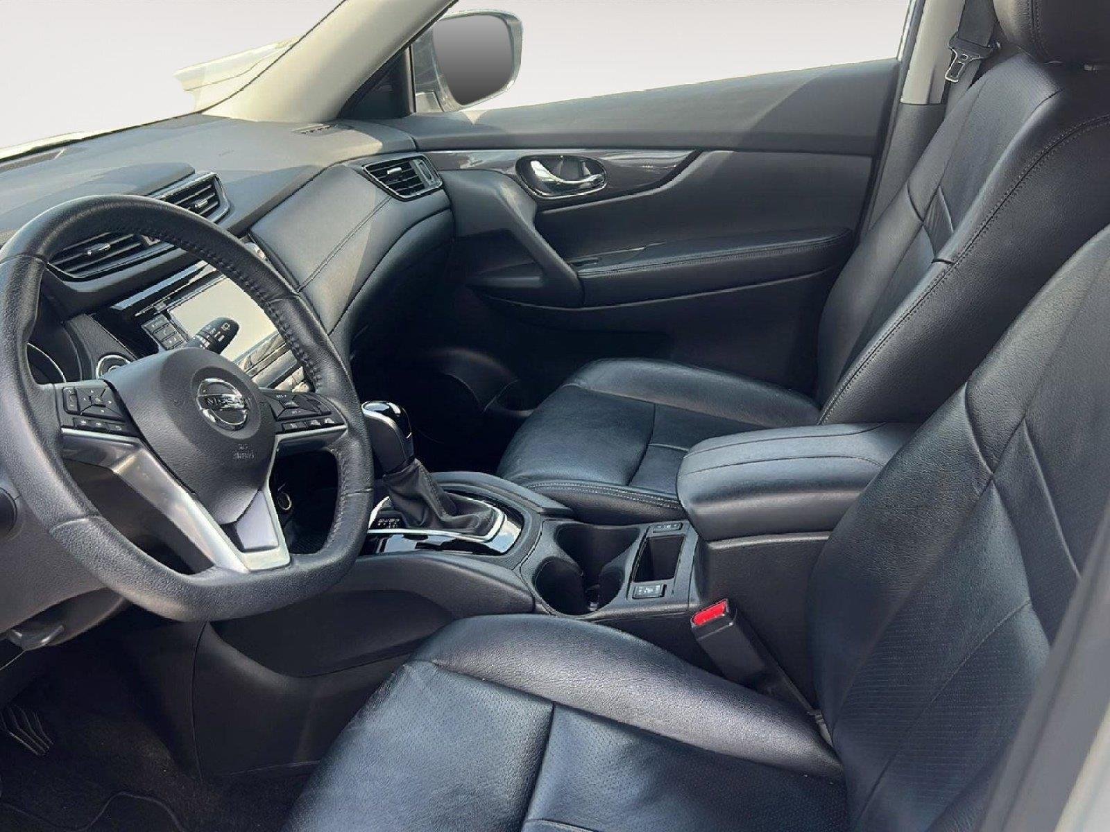 Used 2020 Pearl White Tricoat Nissan SV image 8