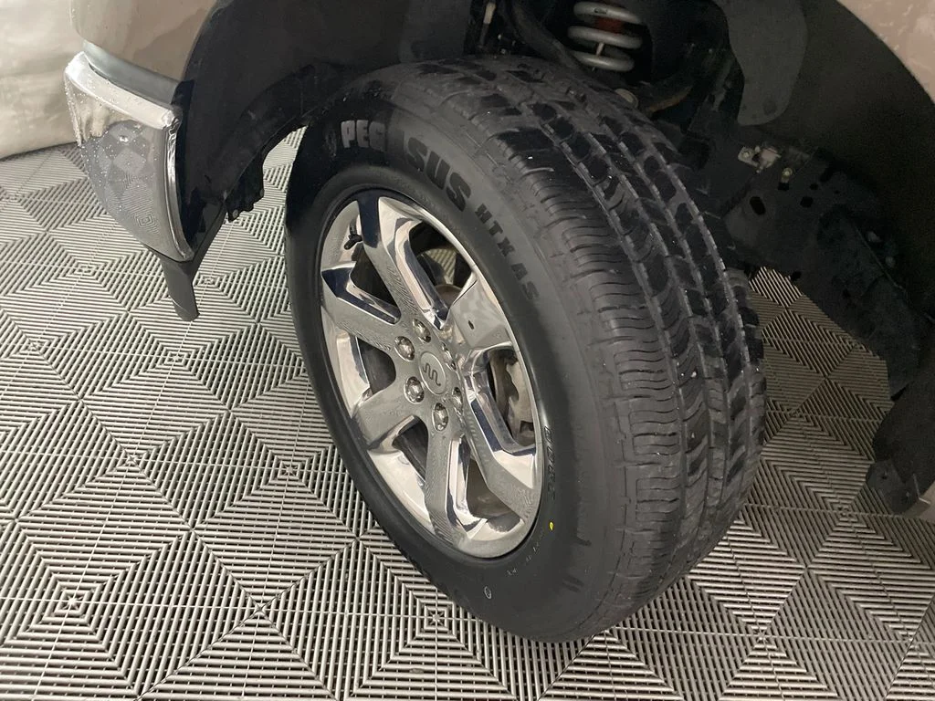 Used 2023 STONE GRAY METALLIC Ford King Ranch image 32