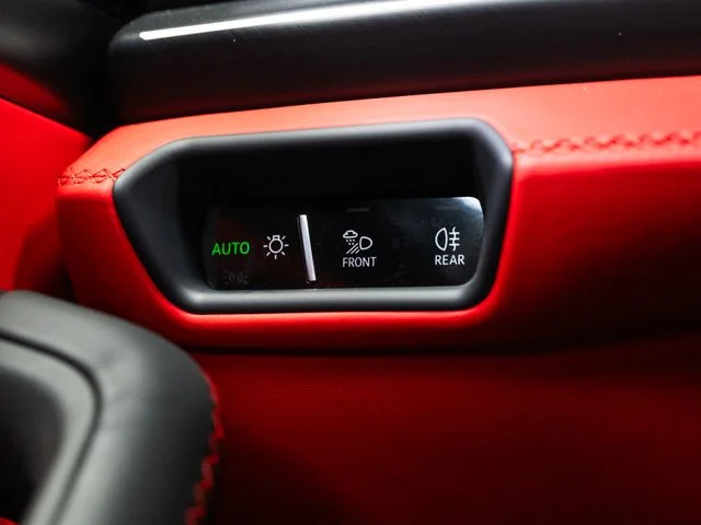 Used 2025 Black Lamborghini SE image 34