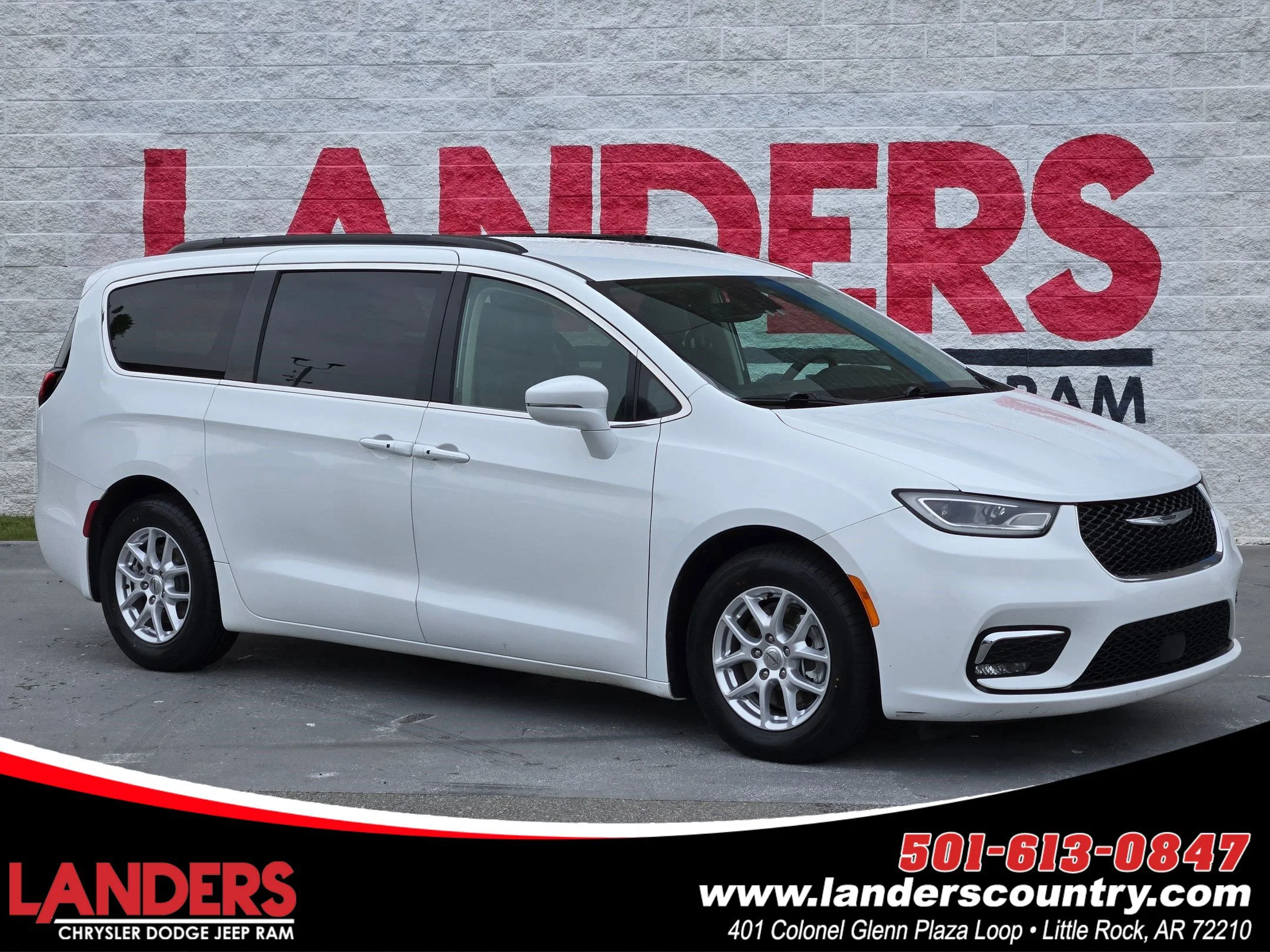 2022 Chrysler Pacifica Touring L's photo