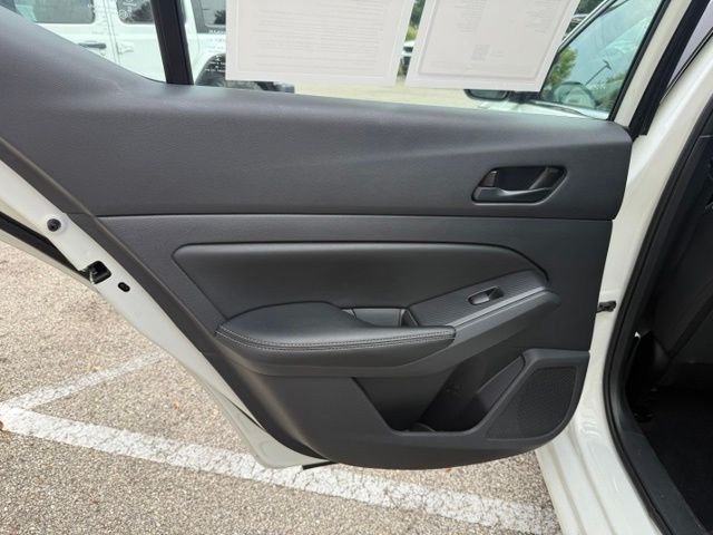 Used 2025 White Nissan 2.5 SV image 21