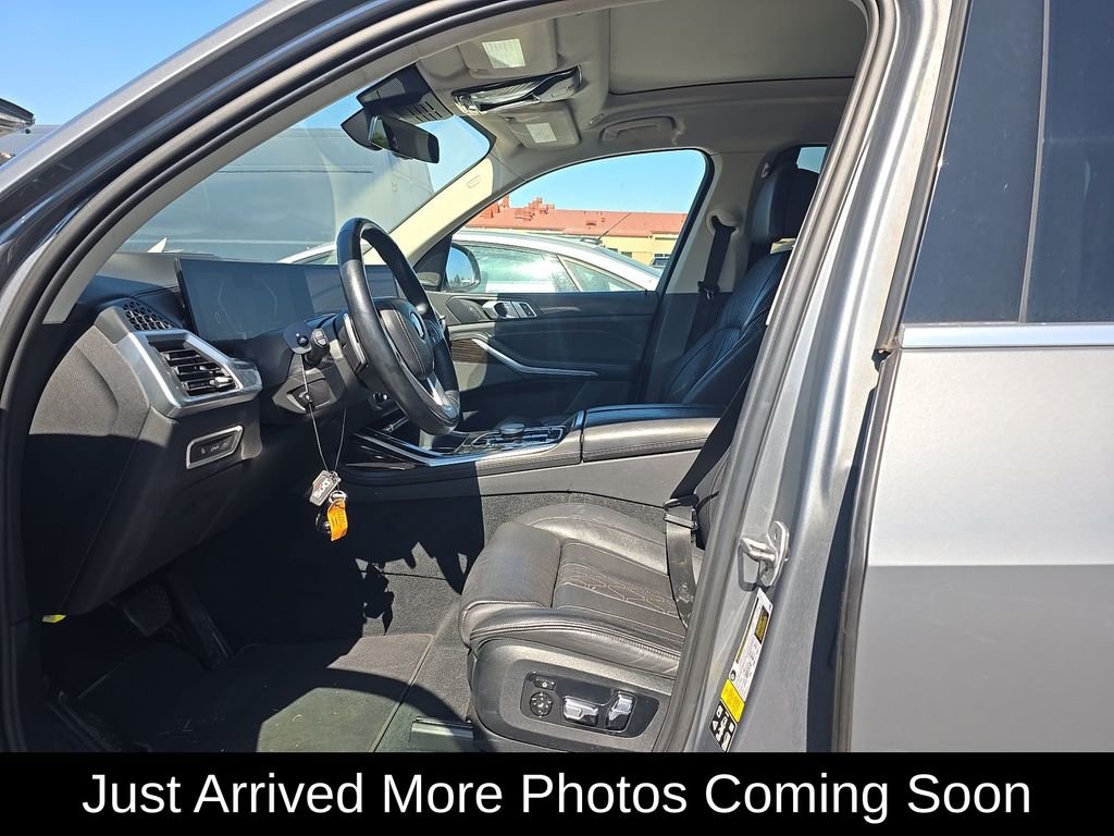 Used 2024 Gray BMW xDrive40i image 3