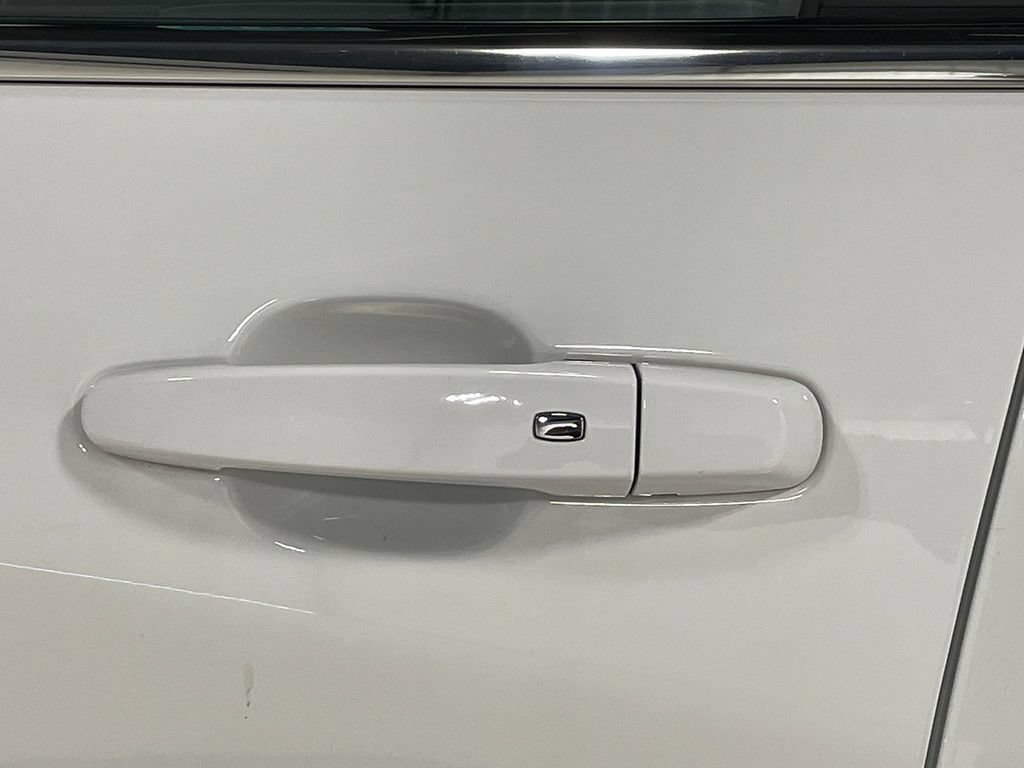 Used 2024 Summit White Chevrolet LT image 17
