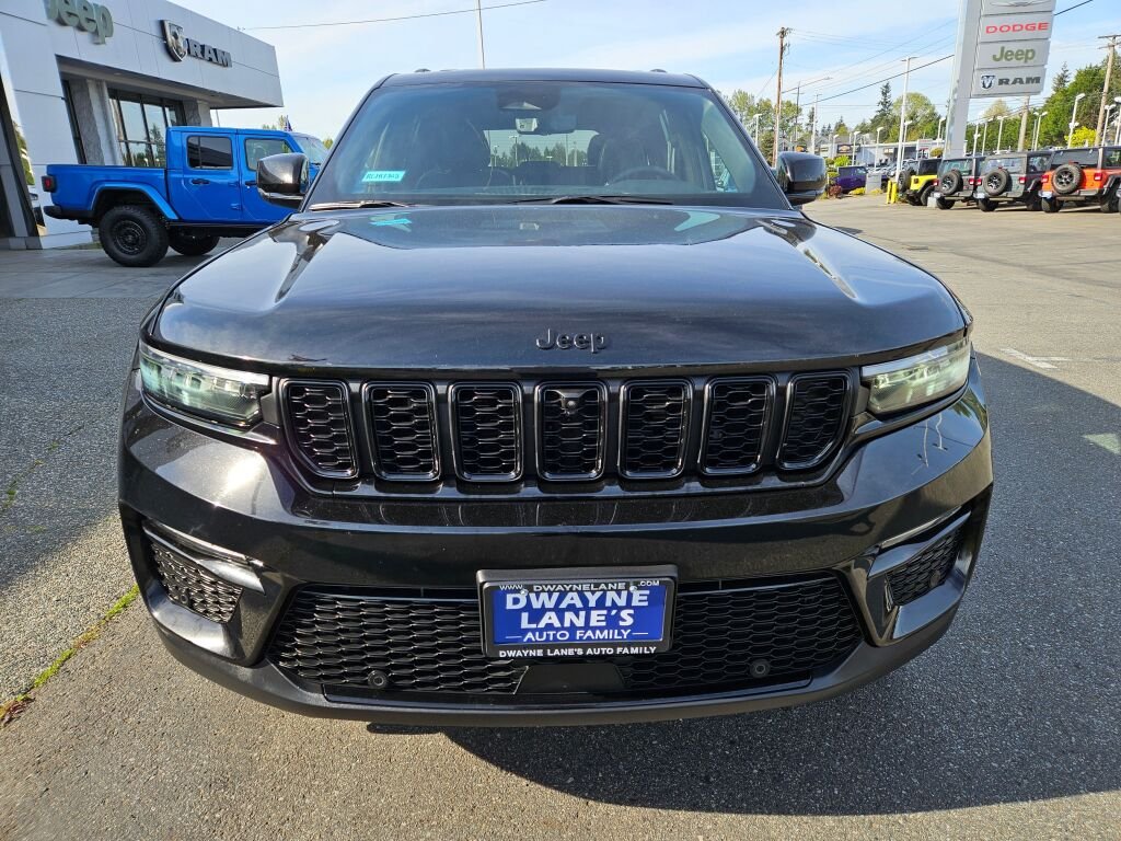 Used 2024 Diamond Black Crystal Pearl Coat Jeep Limited image 8