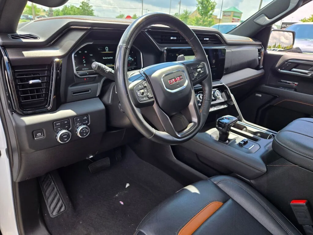 Used 2024 White GMC AT4 image 23