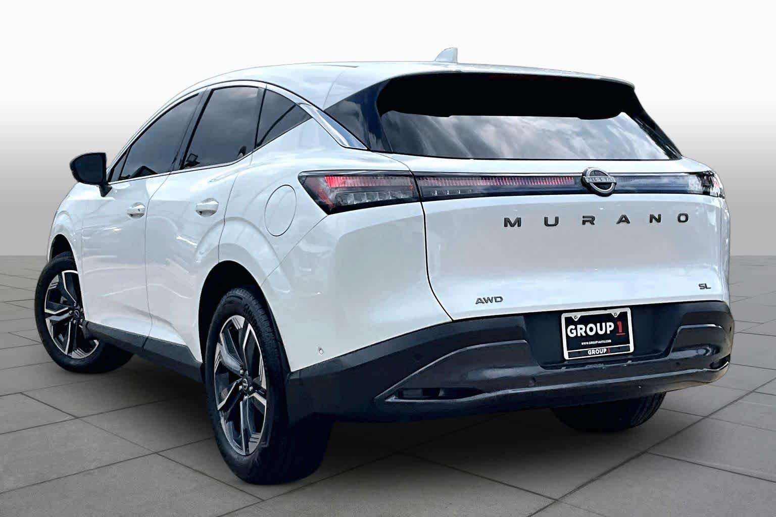 Used 2025 Everest White Pearl Tricoat Nissan SL image 11
