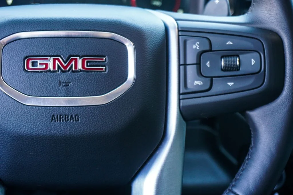 Used 2023 Silver GMC Elevation image 14