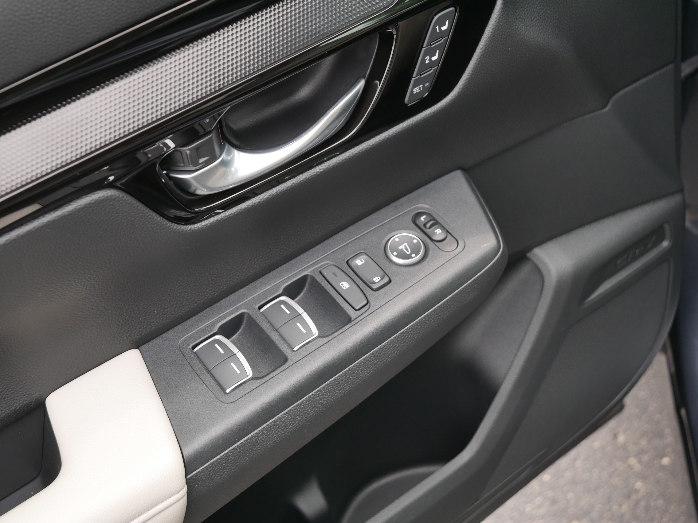 Used 2025 Meteorite Gray Metallic Honda EX-L image 19