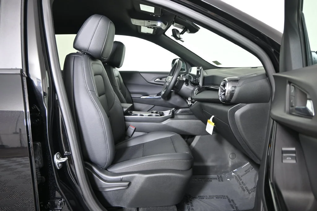 2027 Chevrolet Equinox LT - Photo 13