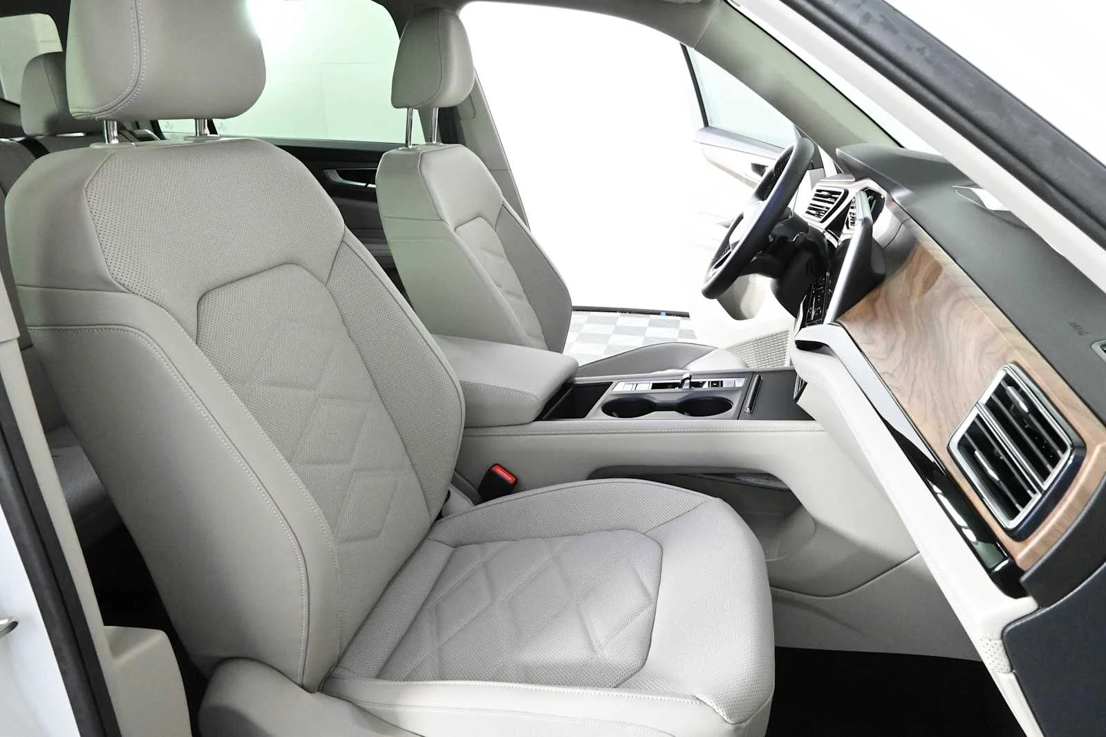 New 2026 Opal White Pearl Volkswagen 2.0T SE image 12
