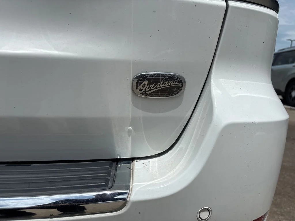 Used 2018 White Jeep Overland image 25