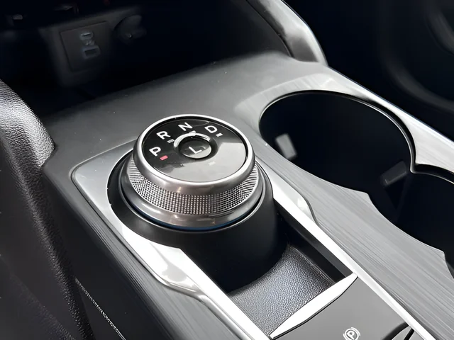 Used 2022 Gray Ford SE image 10