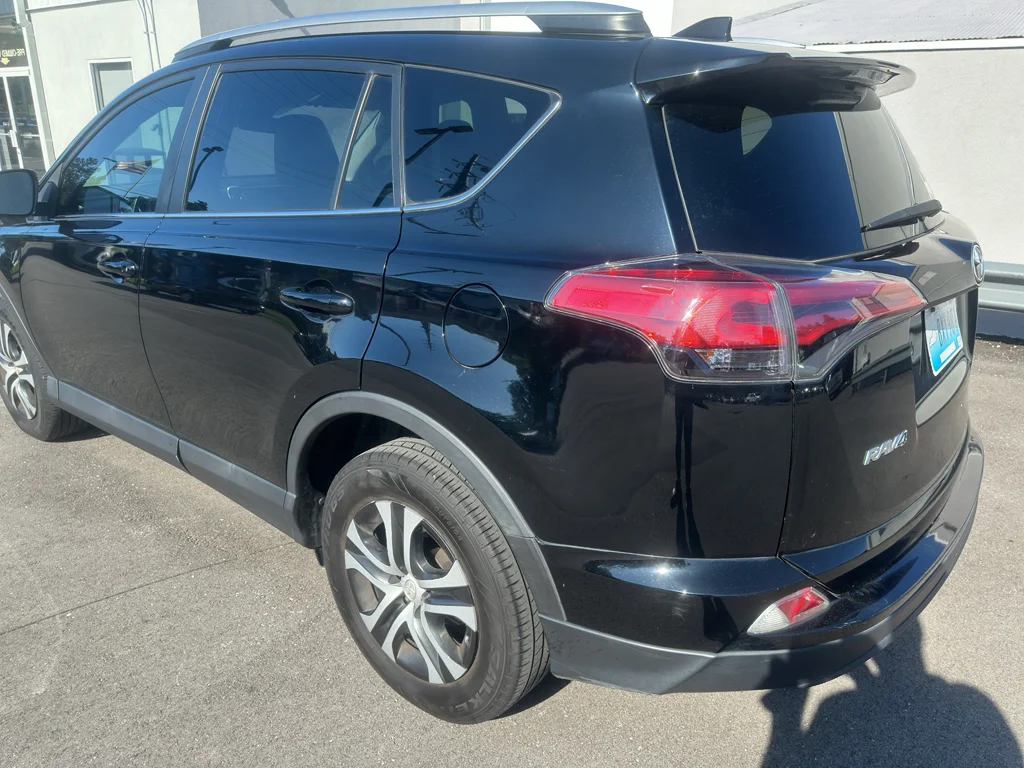 Used 2018 Black Toyota LE image 5