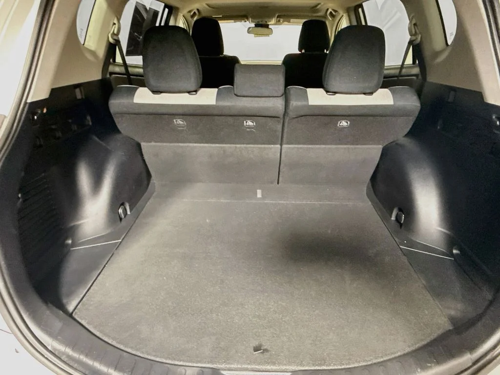 Certified Used 2018 Super White Toyota XLE image 22