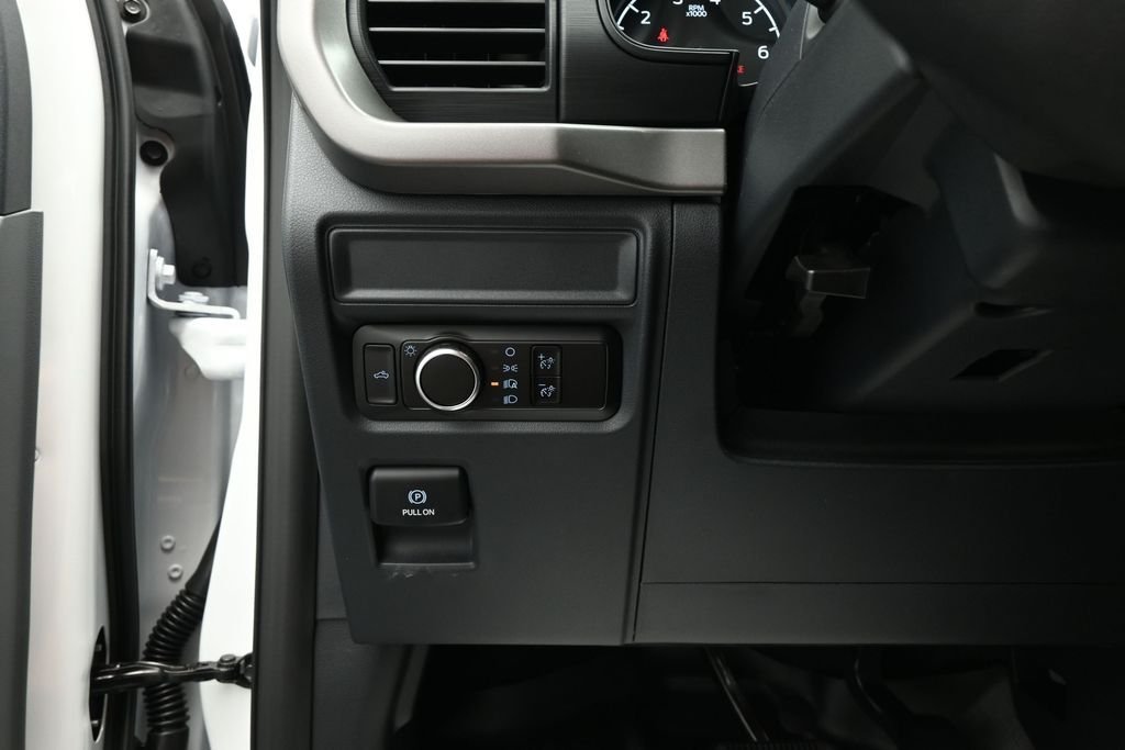 New 2026 Oxford White Ford XL image 11