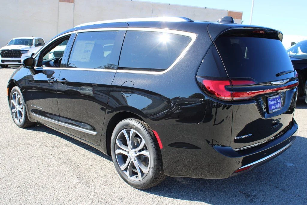 2026 Chrysler Pacifica Pinnacle - Photo 6