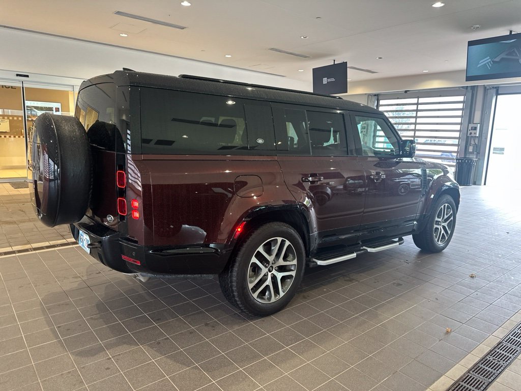 Used 2023  Land Rover X-Dynamic SE image 3