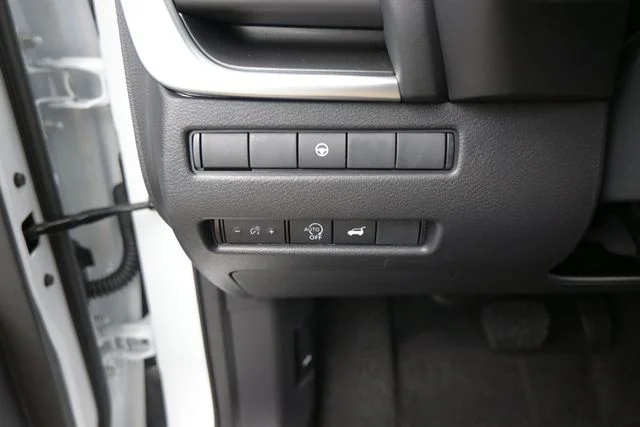 New 2026 Everest White Pearl TriCoat Nissan Dark Armor™ image 23