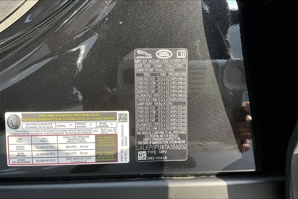 New 2026 Santorini Black LAND ROVER SE image 8