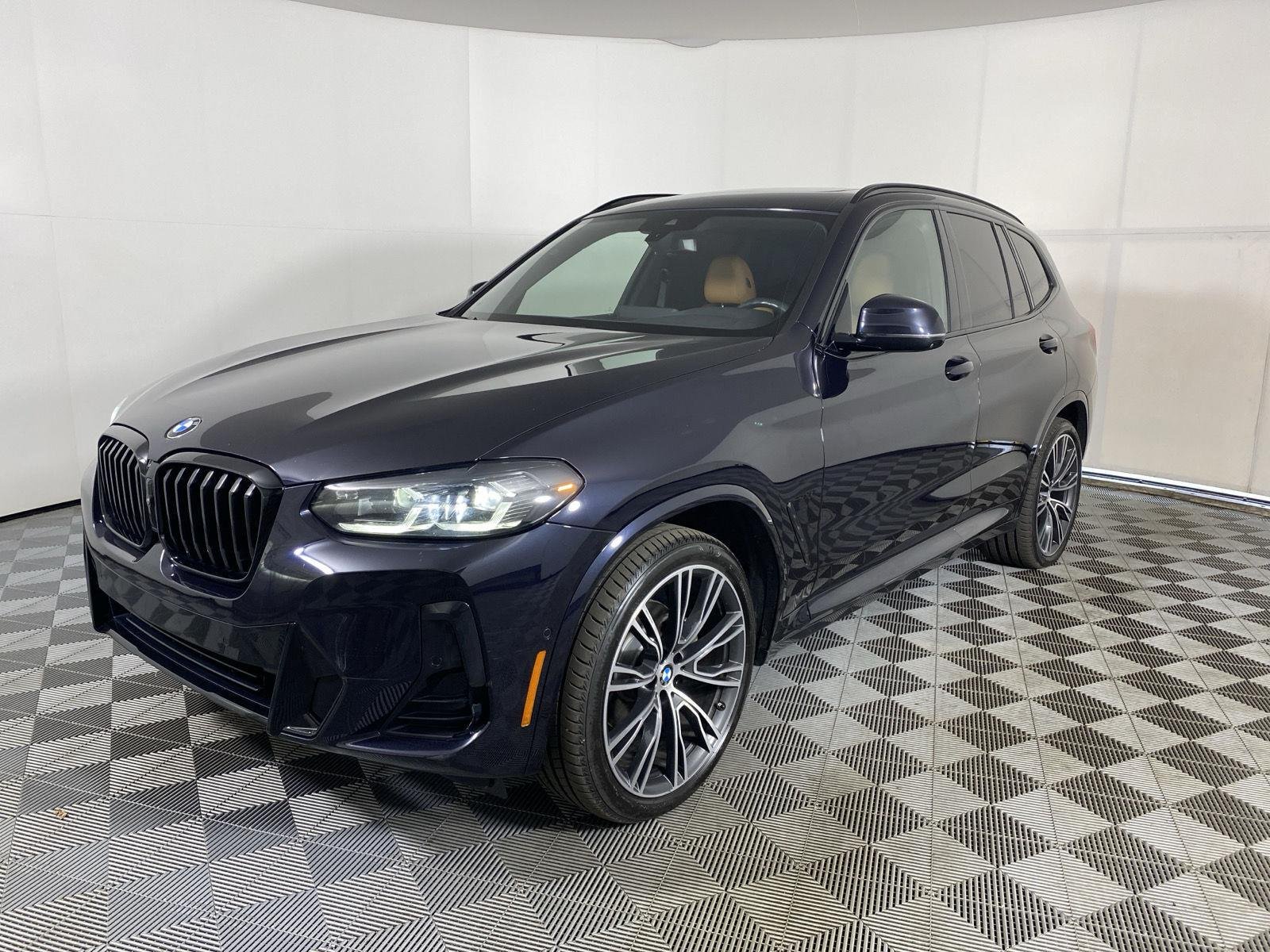 Used 2024 Carbon Black Metallic BMW xDrive30i image 3