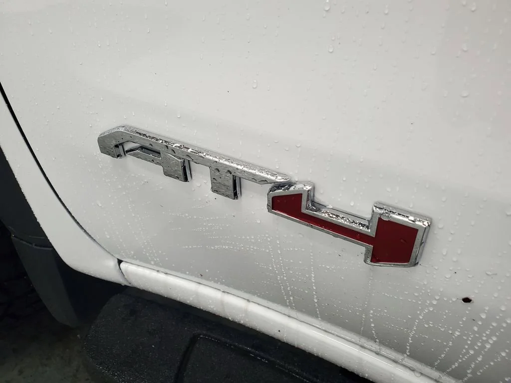 New 2026 Summit White GMC AT4 image 31
