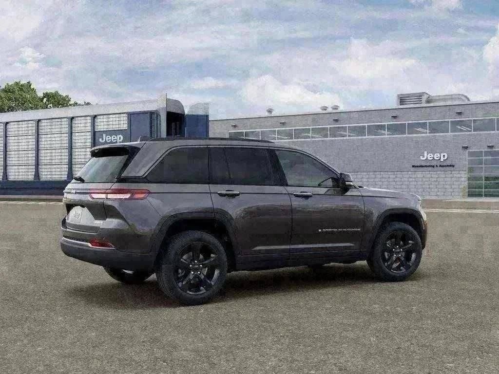 New 2026 Baltic Gray Metallic Clear-Coat Exterior Paint Jeep Limited image 35