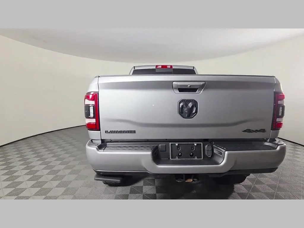 Used 2024 Billet Silver Metallic Clearcoat Ram Laramie image 45