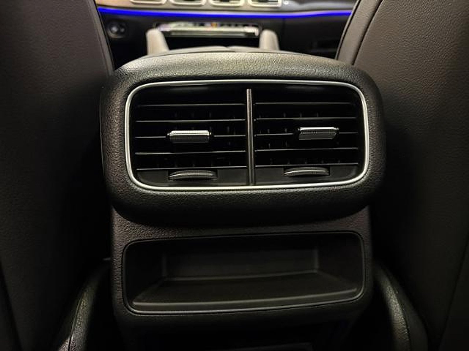 New 2026 MANUFAKTUR Silicon Grey Mercedes-Benz 4MATIC® image 47
