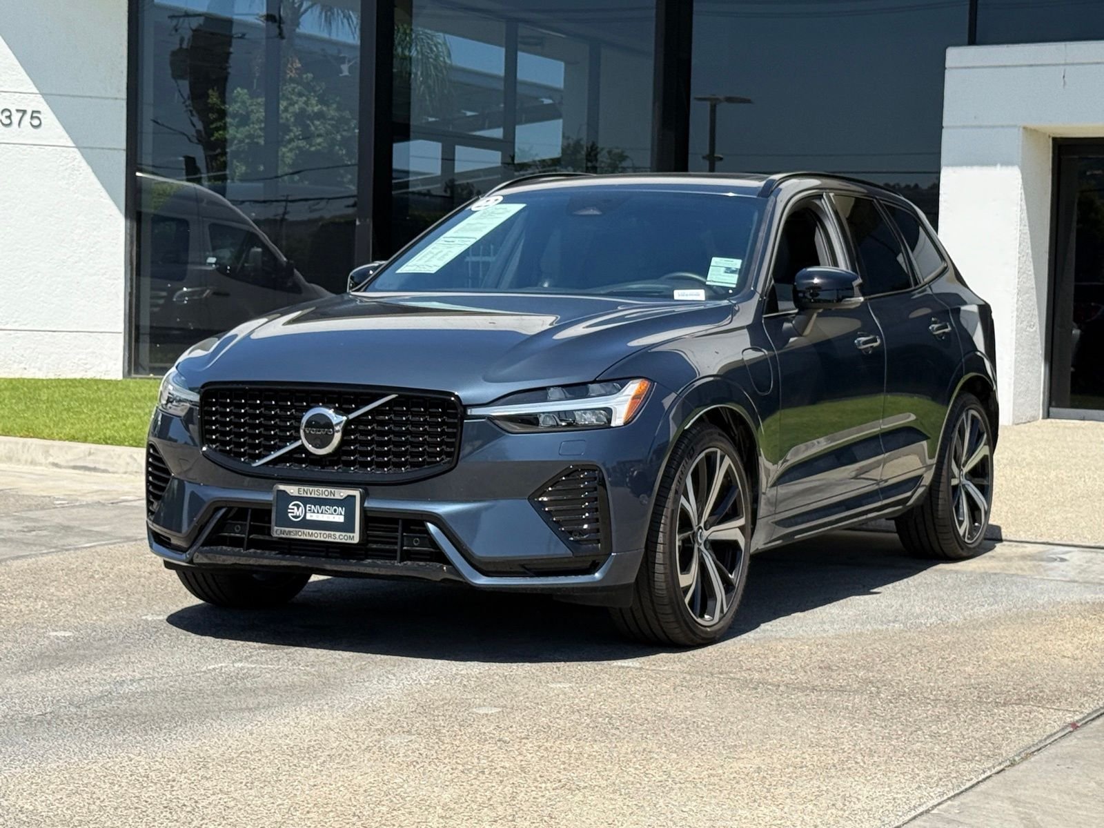 Used 2022 Volvo XC60 R-Design with VIN YV4BR0DM0N1987502 for sale in Anaheim, CA